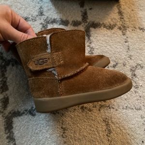Baby ugg boots size 4/5